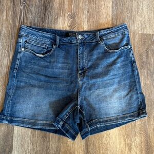 Judy Blue 3XL denim short!